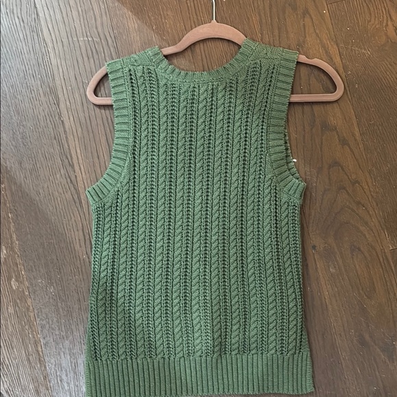 Green Cable Knit Sleeveless Sweater - Picture 3 of 3